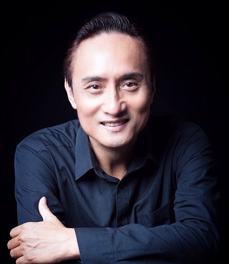巫白玉璽 助理教授 / 聲樂